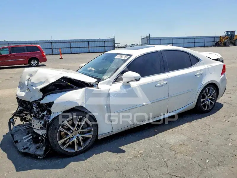 2020 Lexus IS photo