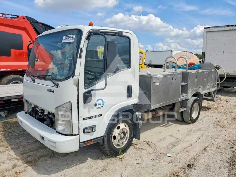2020 Isuzu NPR фото