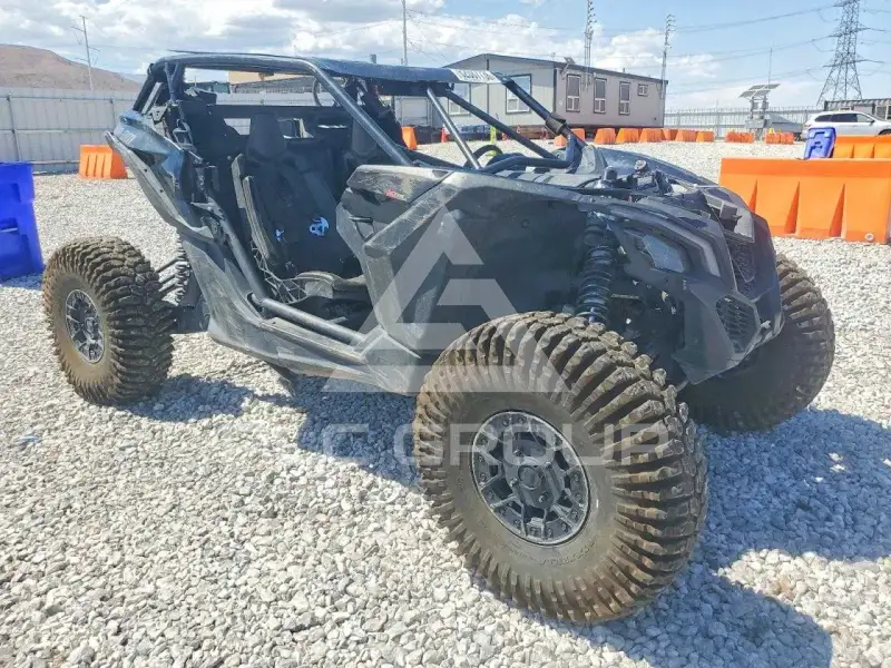2020 Can-AM Sidebyside фото