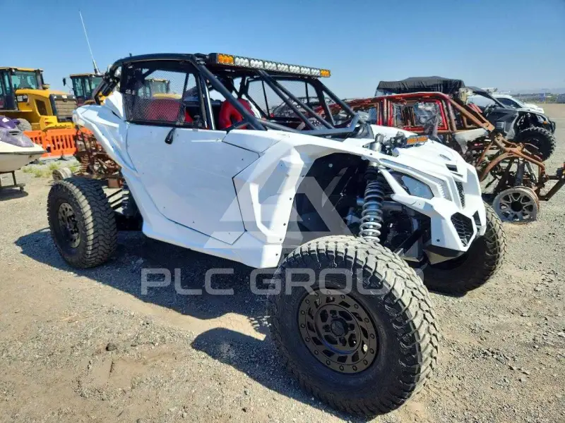 2020 Can-AM Sidebyside фото