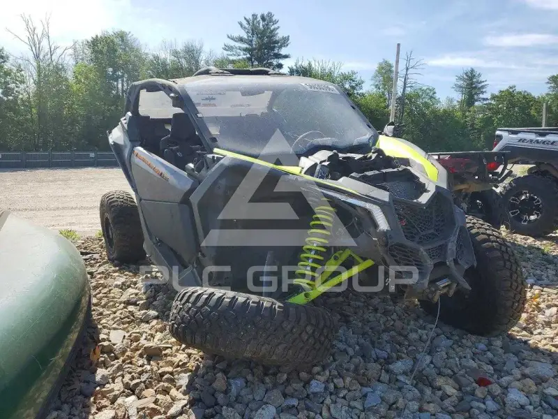 2020 Can-AM Sidebyside фото
