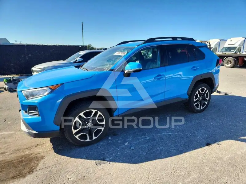 2020 Toyota RAV4 фото