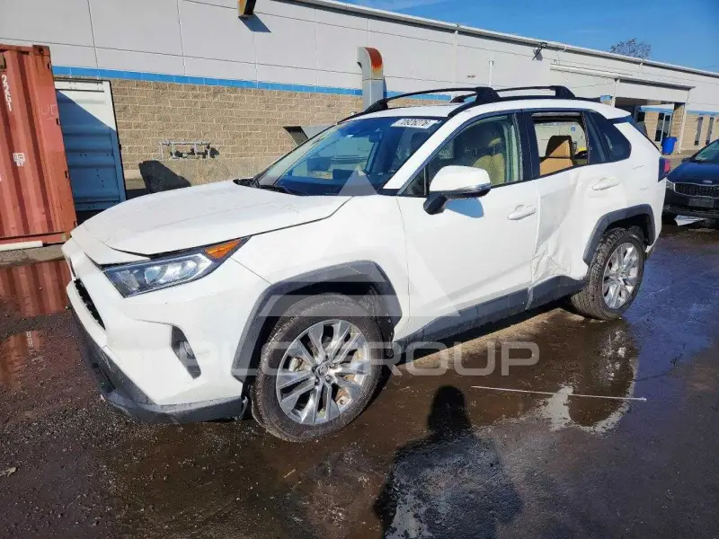 2020 Toyota RAV4 фото