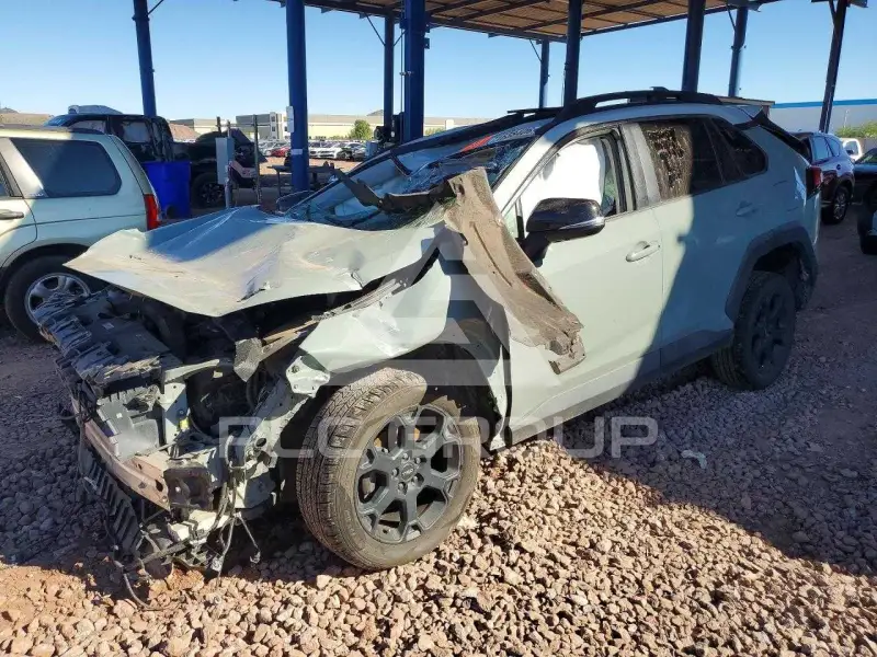 2020 Toyota RAV4 фото