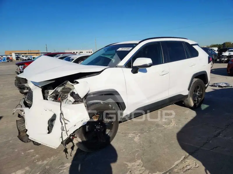2020 Toyota RAV4 фото