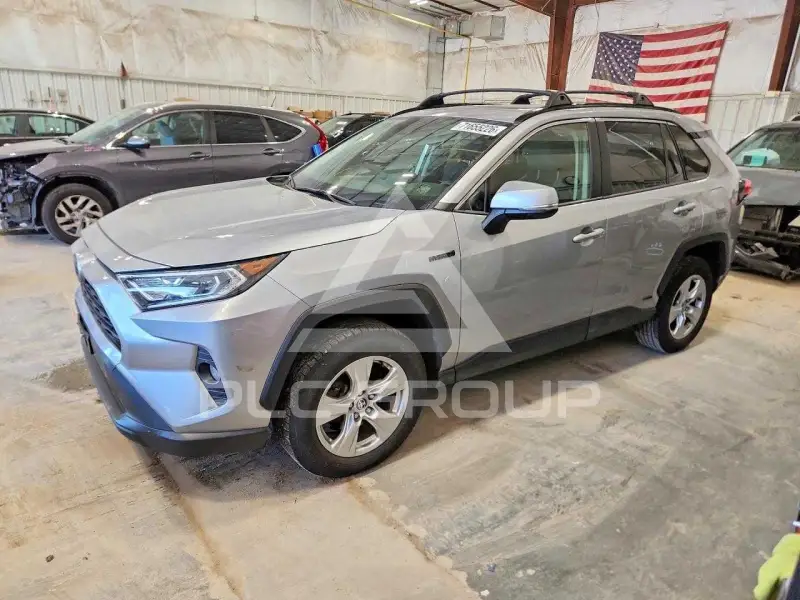 2020 Toyota RAV4 фото