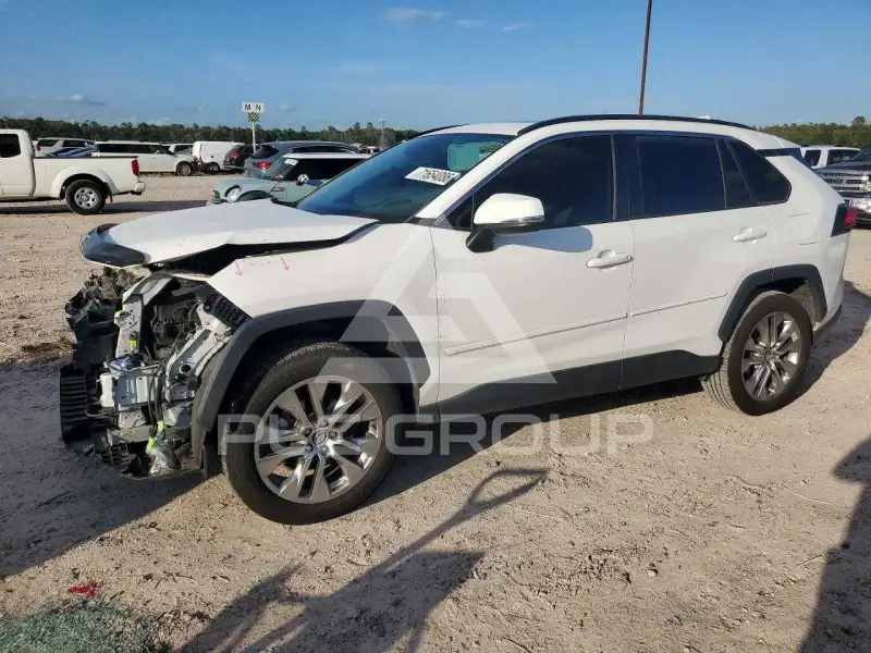2020 Toyota RAV4 фото