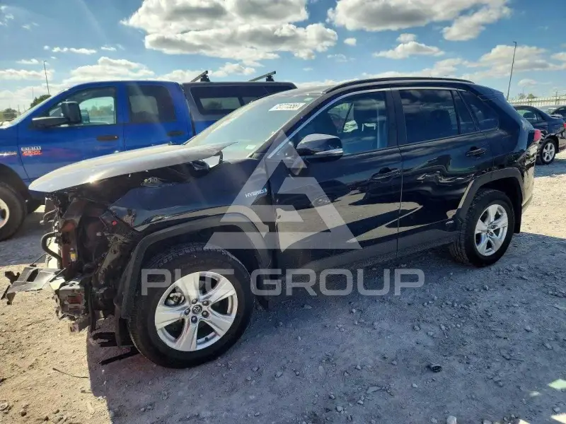 2020 Toyota RAV4 фото