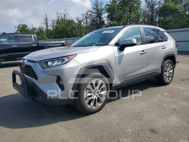 2020 Toyota RAV4 фото