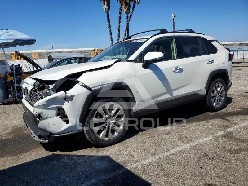 2020 Toyota RAV4 фото