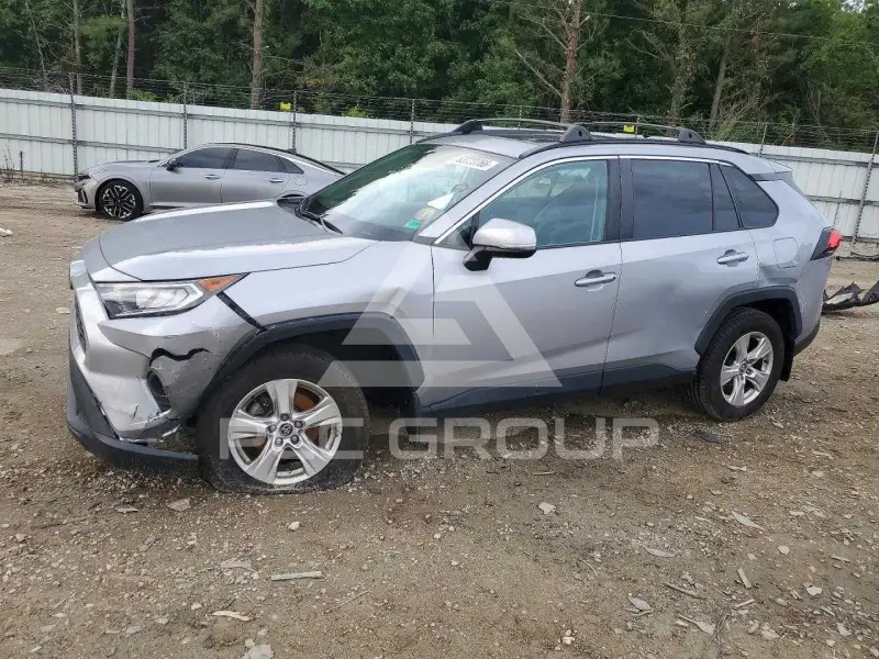 2020 Toyota RAV4 фото