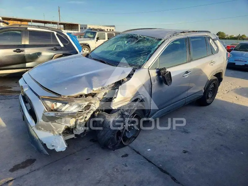 2020 Toyota RAV4 фото