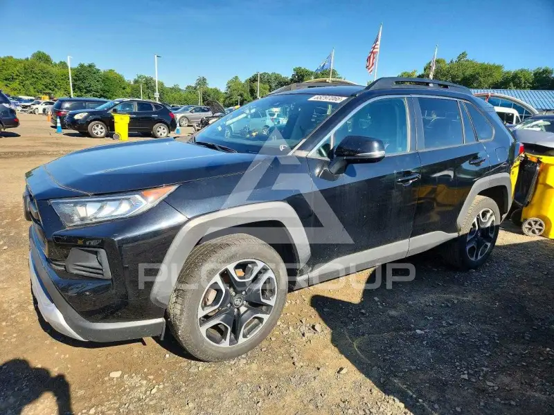 2020 Toyota RAV4 фото