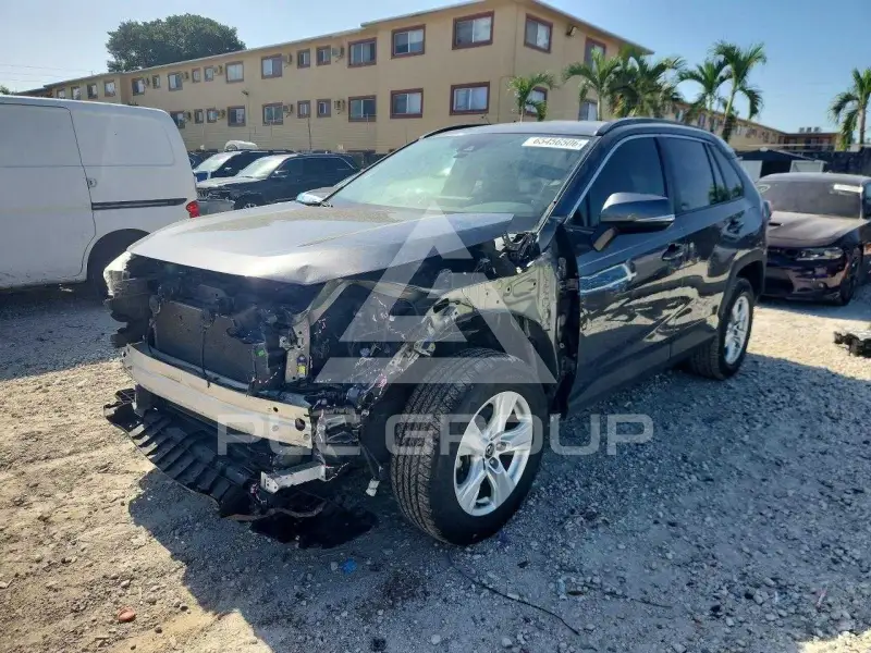 2020 Toyota RAV4 photo