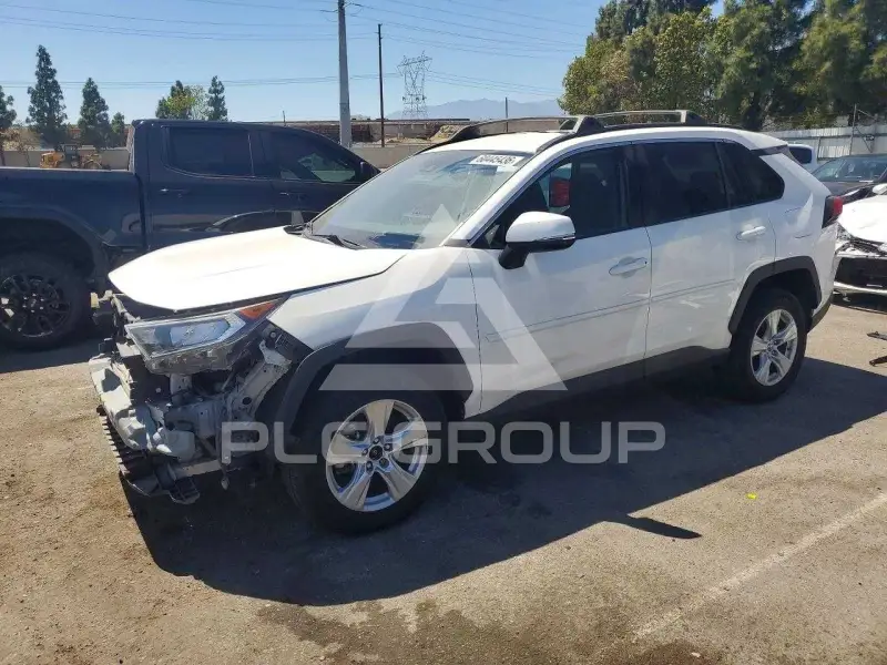 2020 Toyota RAV4 фото