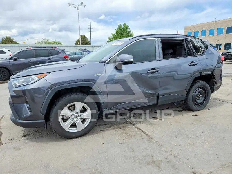 2020 Toyota RAV4 фото