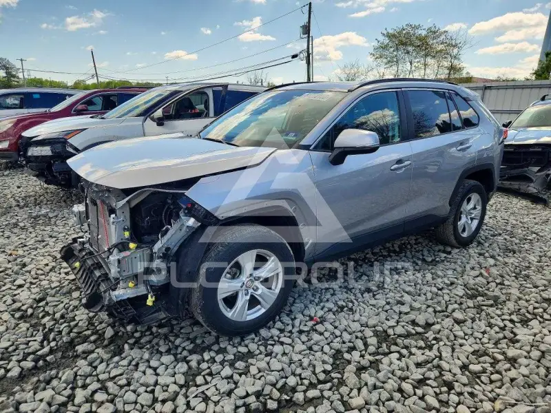 2020 Toyota RAV4 фото