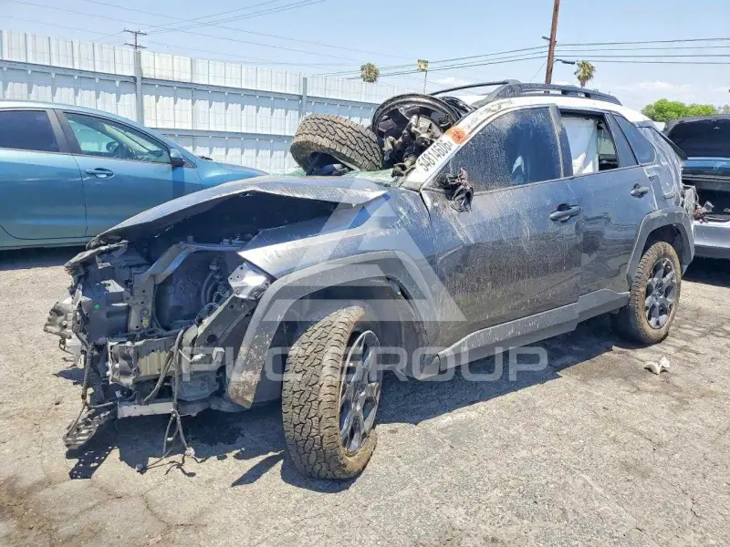 2020 Toyota RAV4 фото