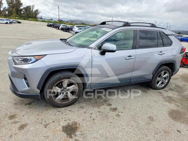 2020 Toyota RAV4 photo