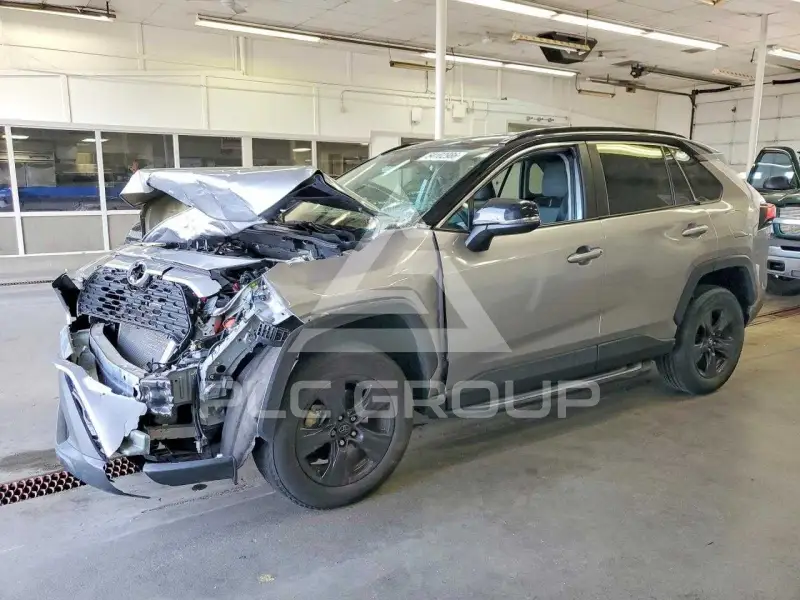2020 Toyota RAV4 фото