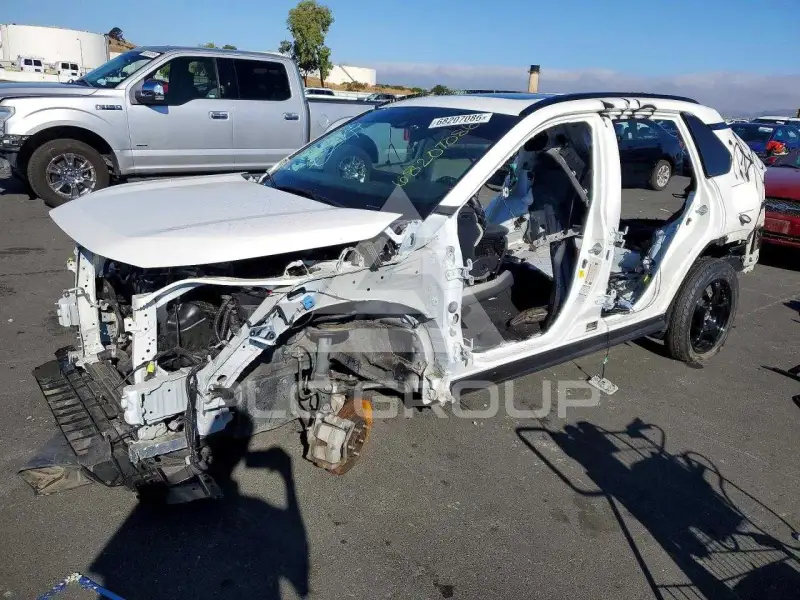 2020 Toyota RAV4 фото