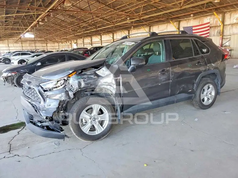 2020 Toyota RAV4 фото