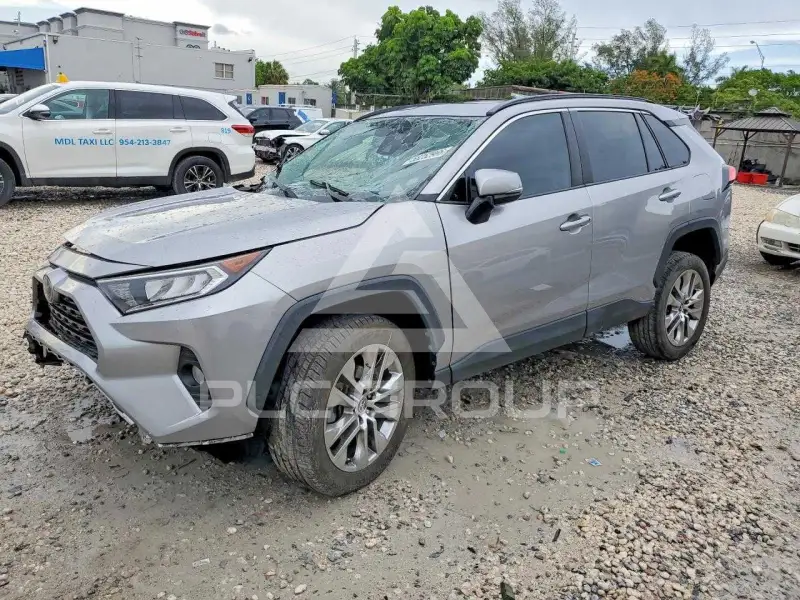 2020 Toyota RAV4 фото