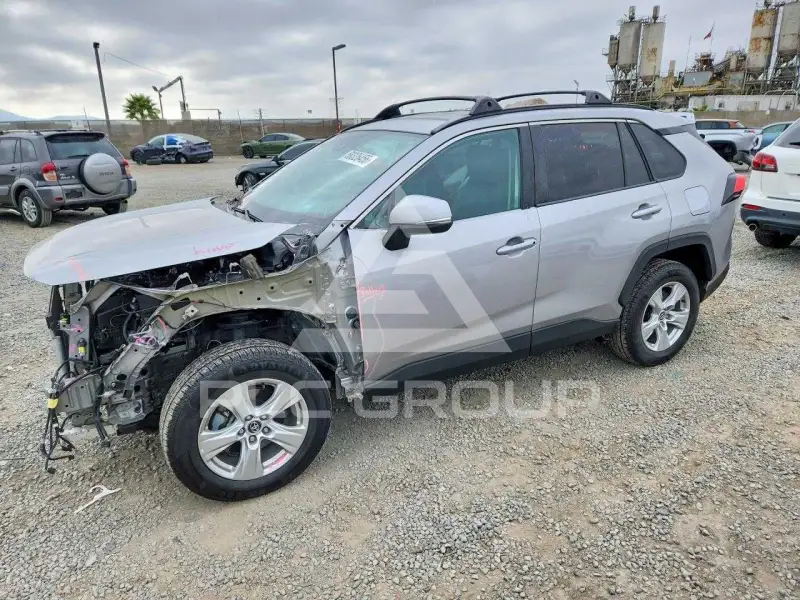 2020 Toyota RAV4 фото