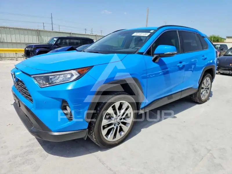 2020 Toyota RAV4 фото