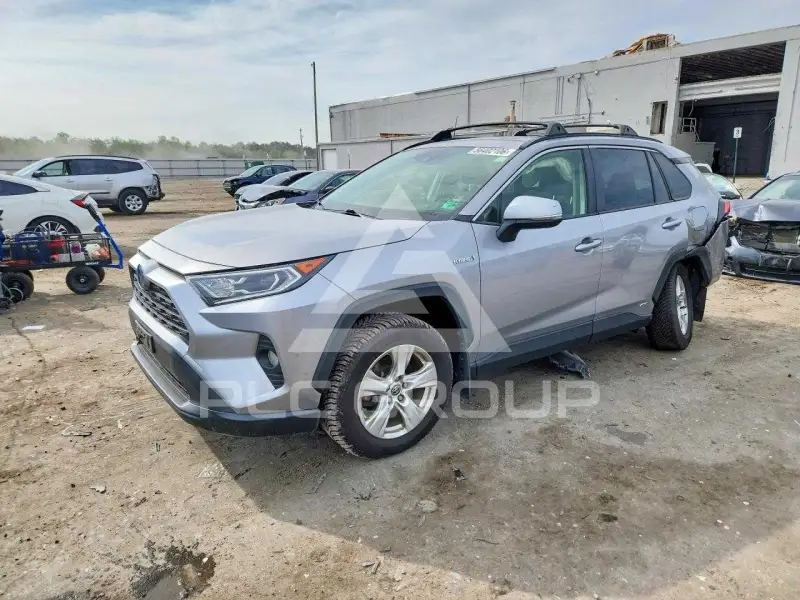 2020 Toyota RAV4 photo