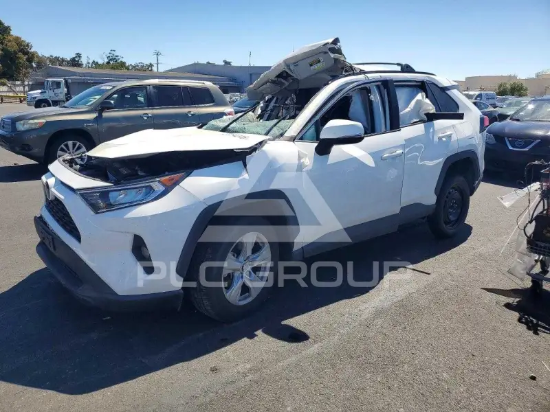 2020 Toyota RAV4 фото
