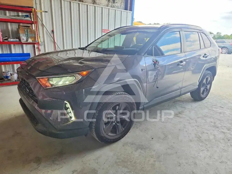 2020 Toyota RAV4 photo