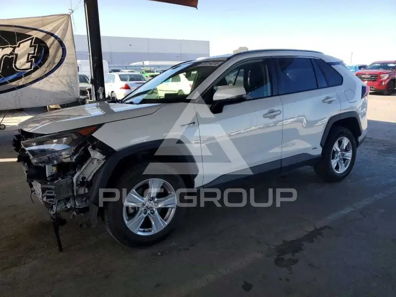 2020 Toyota RAV4 фото
