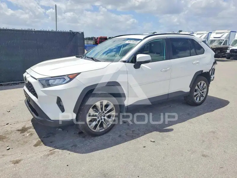 2020 Toyota RAV4 фото