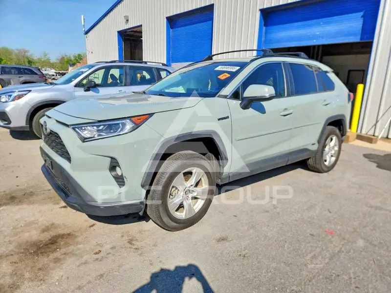 2020 Toyota RAV4 фото