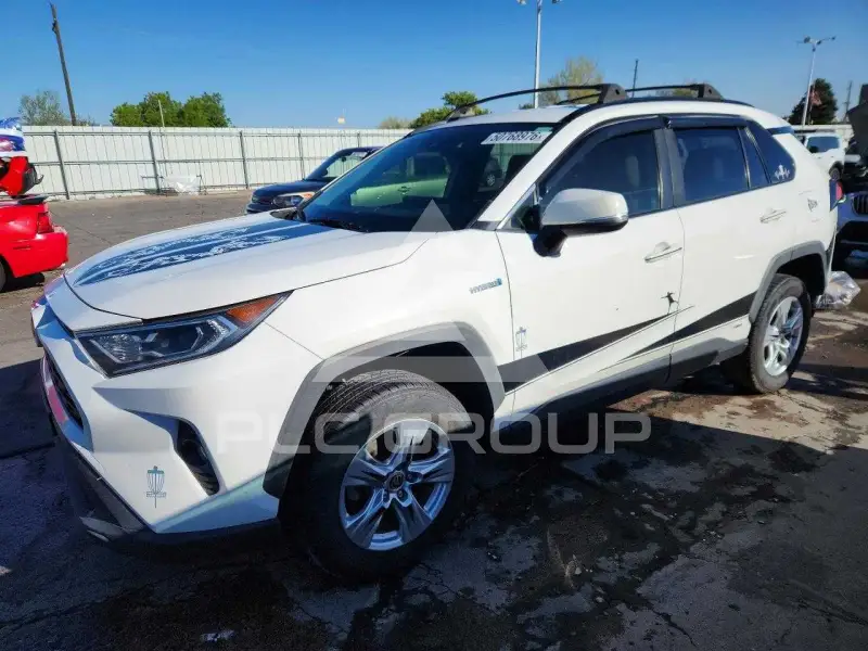 2020 Toyota RAV4 фото