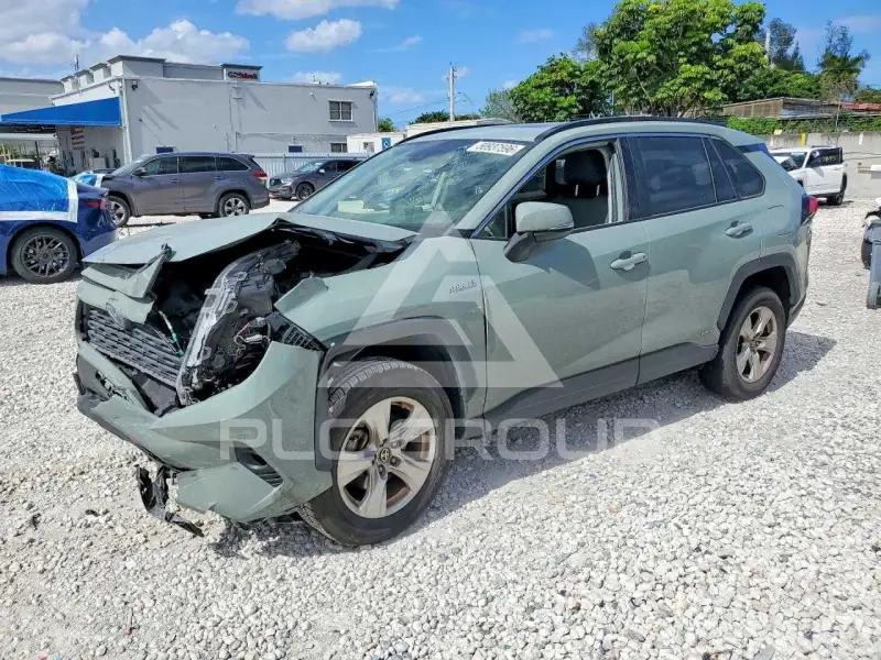 2020 Toyota RAV4 фото