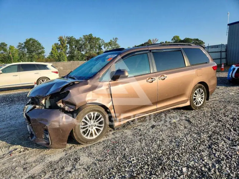 2020 Toyota SIENNA photo