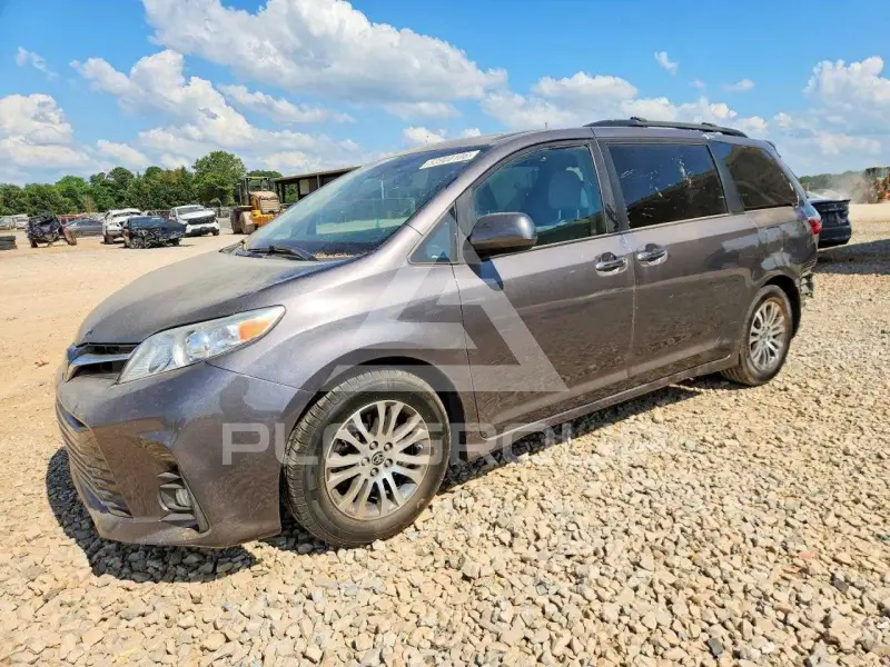 2020 Toyota SIENNA photo