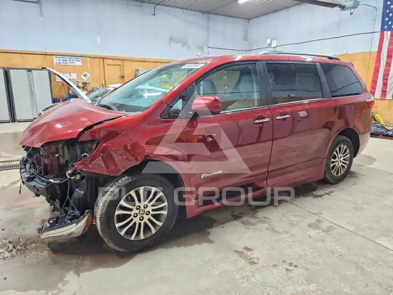 2020 Toyota SIENNA photo