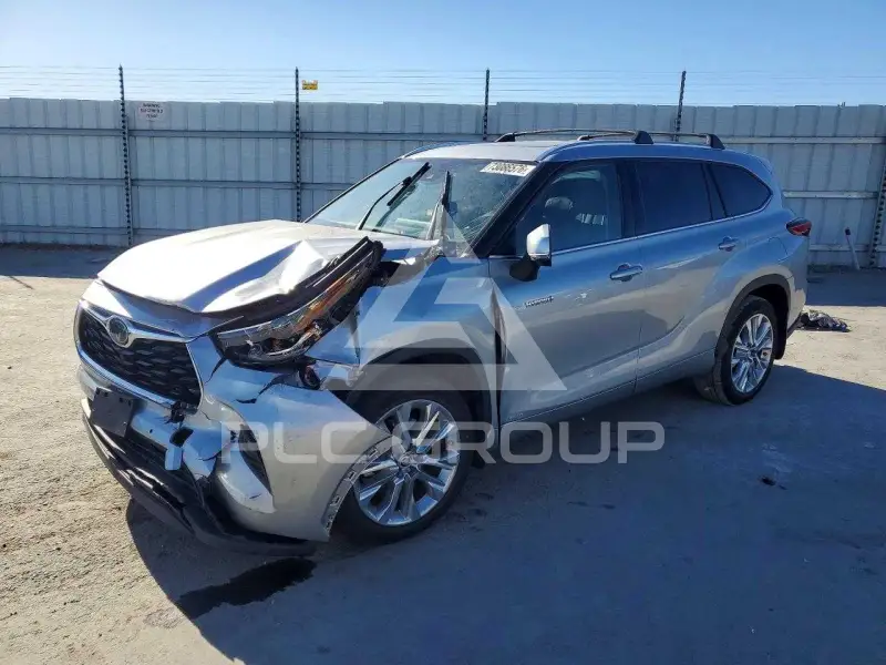 2020 Toyota Highlander photo