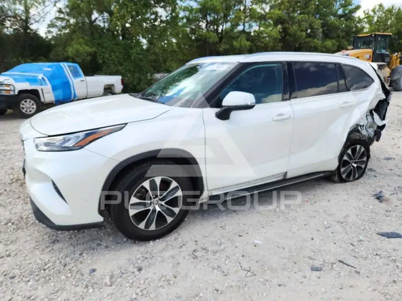 2020 Toyota Highlander photo
