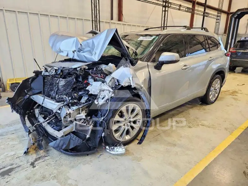 2020 Toyota Highlander photo