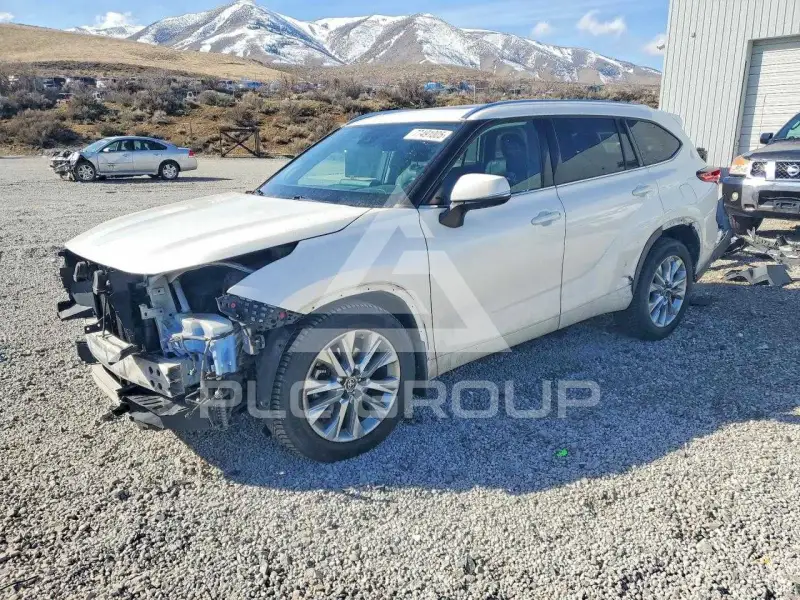 2020 Toyota Highlander photo