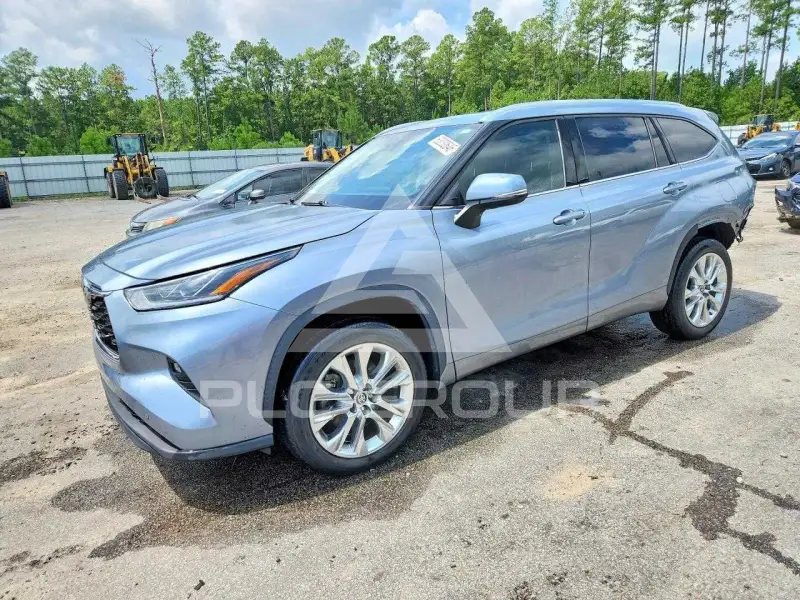 2020 Toyota Highlander photo