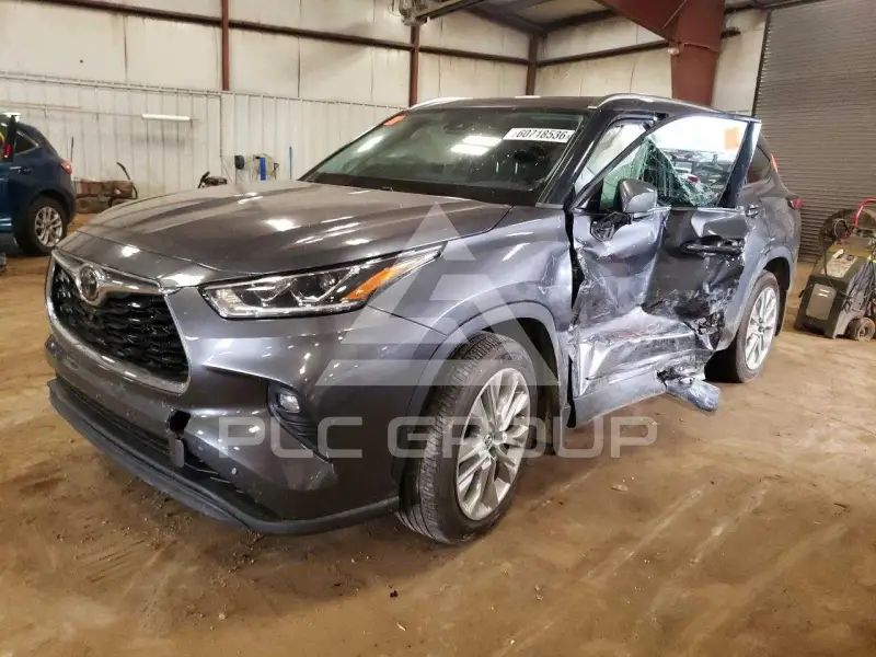 2020 Toyota Highlander photo