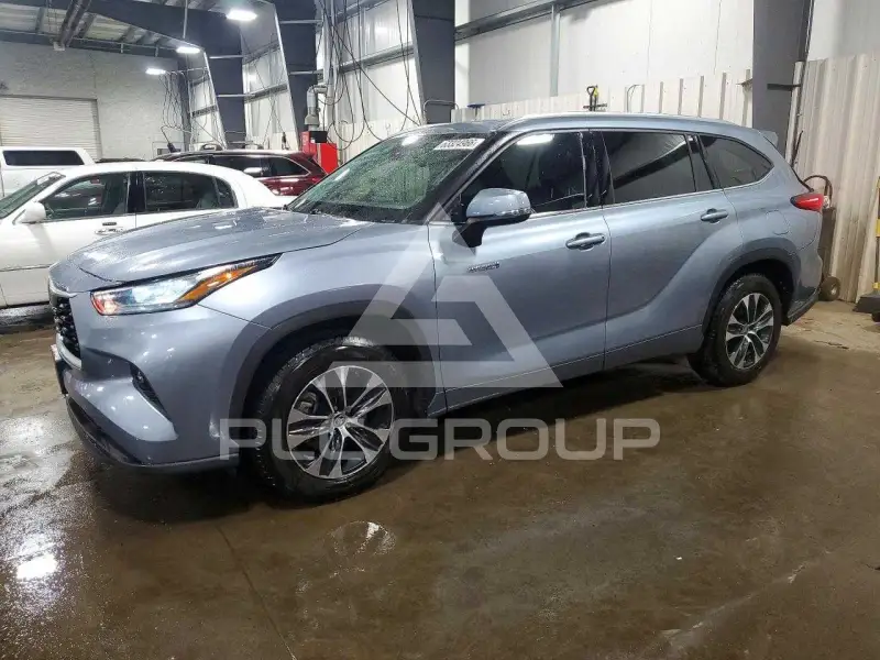 2020 Toyota Highlander photo