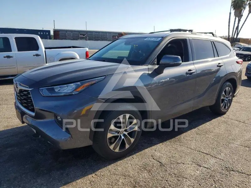 2020 Toyota Highlander photo