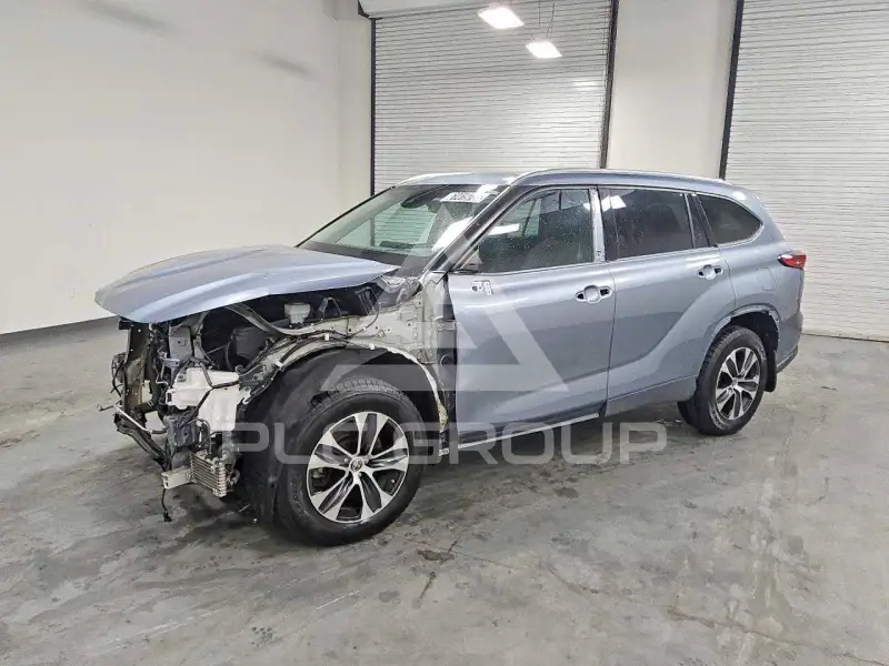 2020 Toyota Highlander photo