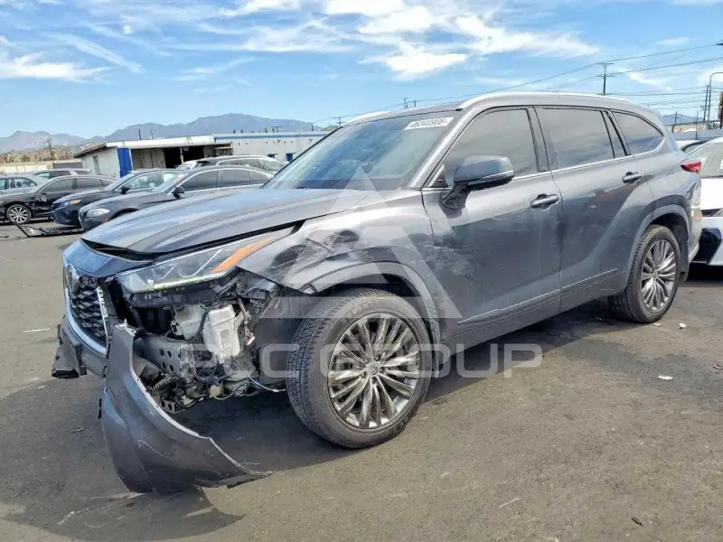 2020 Toyota Highlander photo